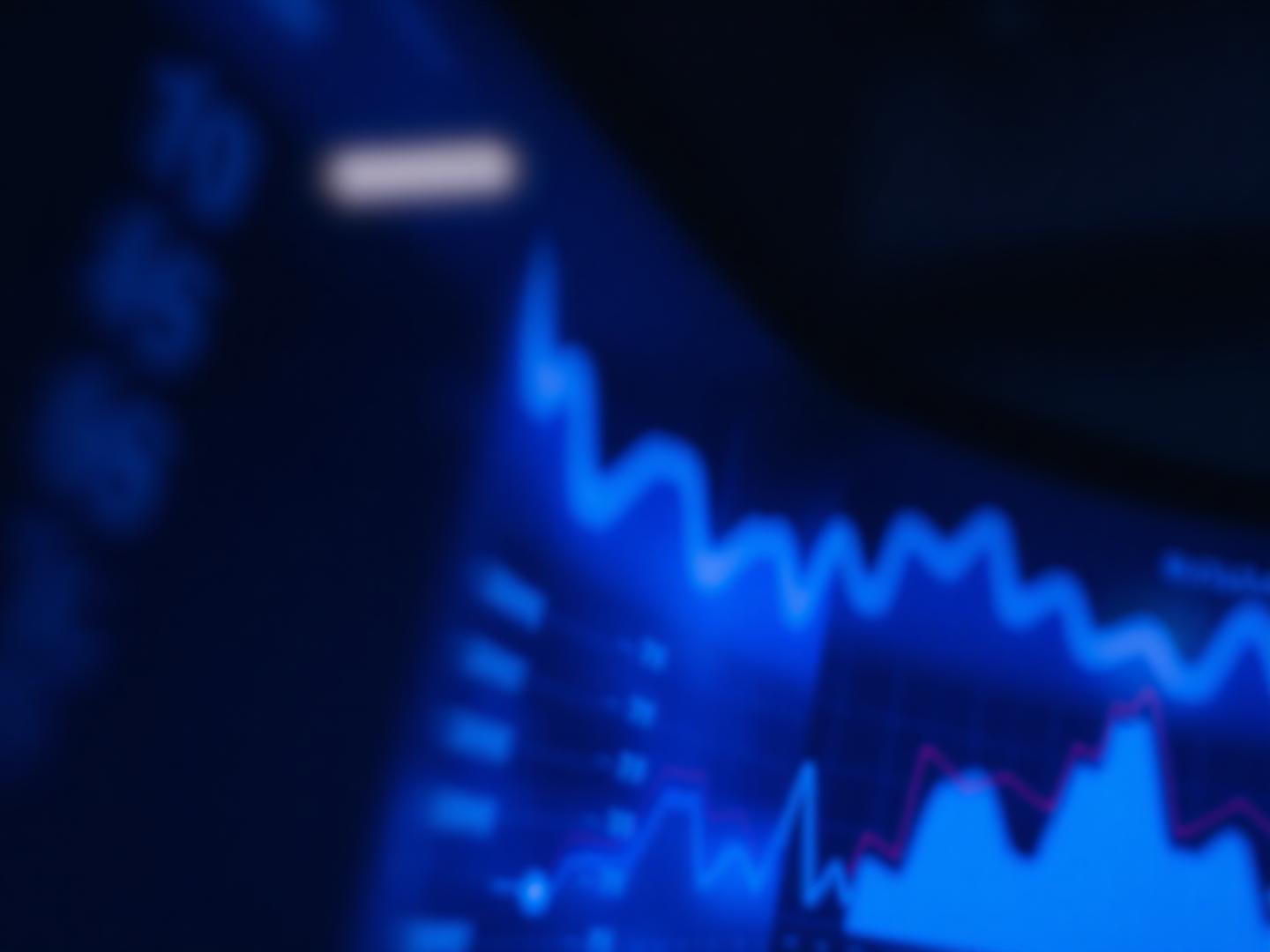 Malha luminosa de conexões digitais representando tecnologia aplicada